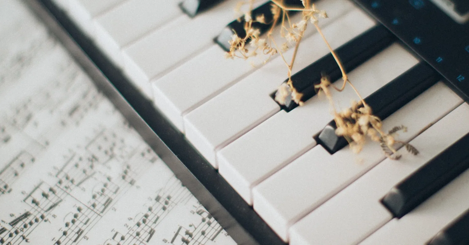 Metatagi w Suno: zwrotka i refren