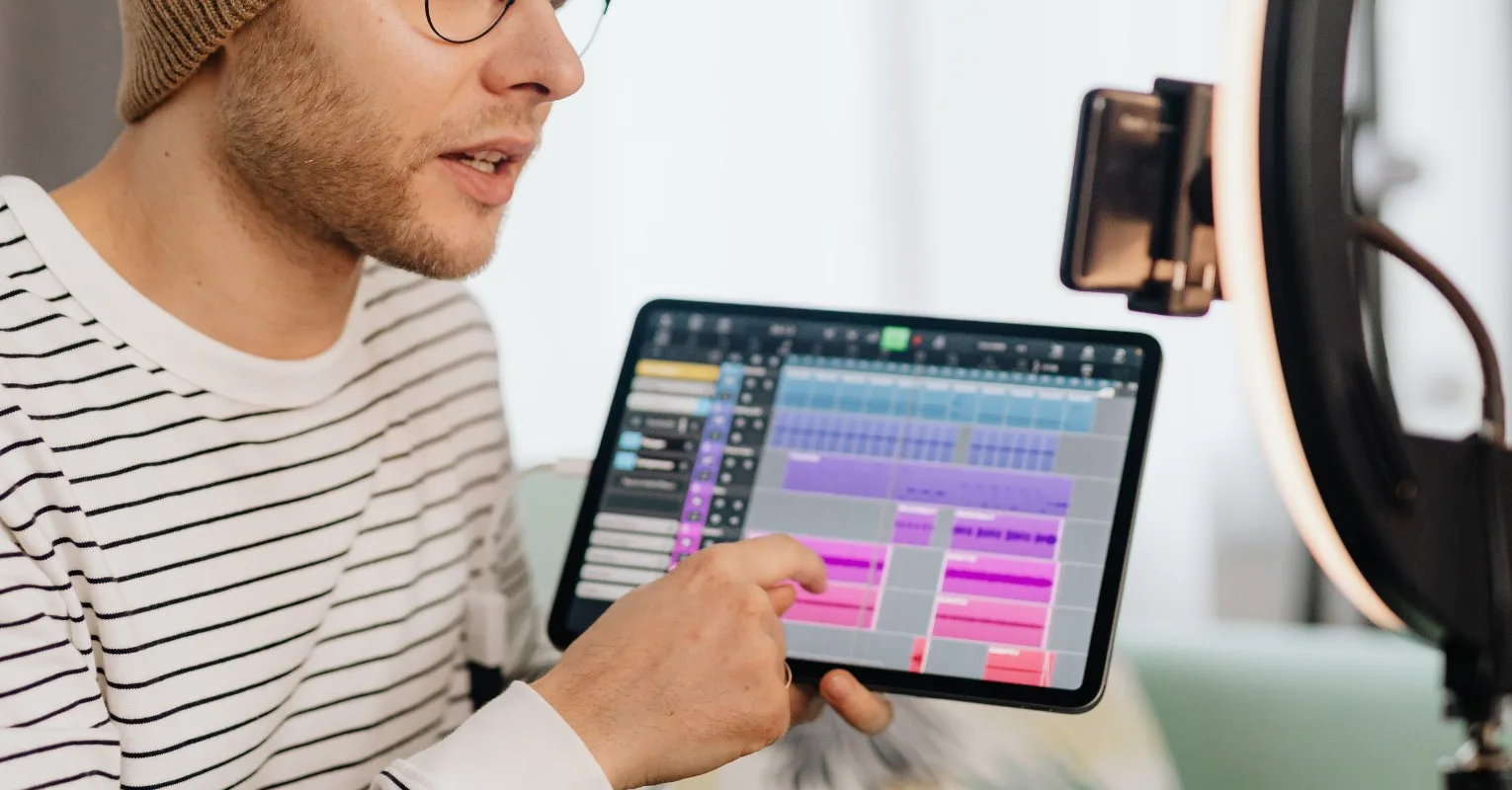 Suno a przecinki w promptach dotyczących stylu muzycznego